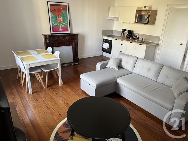 Appartement à louer - 2 pièces - 41.0 m2 - FOUGERES - 35 - BRETAGNE - Century 21 Gambetta