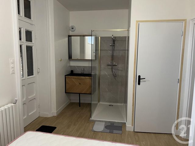 Appartement à louer - 2 pièces - 41.0 m2 - FOUGERES - 35 - BRETAGNE - Century 21 Gambetta