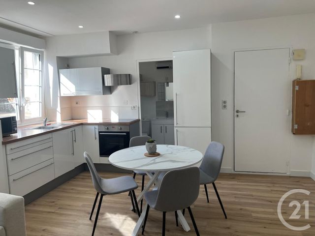 Appartement à louer - 2 pièces - 38.56 m2 - FOUGERES - 35 - BRETAGNE - Century 21 Gambetta
