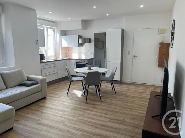 Appartement à louer - 2 pièces - 38.56 m2 - FOUGERES - 35 - BRETAGNE - Century 21 Gambetta