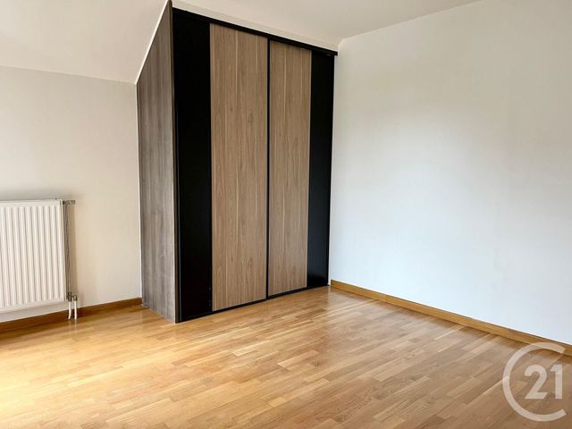 Appartement Duplex à louer - 4 pièces - 80.81 m2 - FOUGERES - 35 - BRETAGNE - Century 21 Gambetta