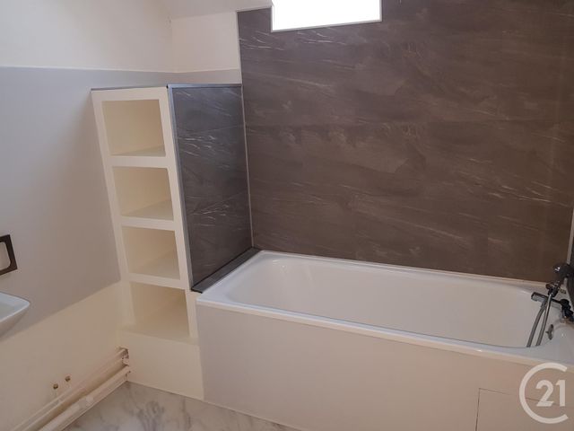 Appartement Duplex à louer - 4 pièces - 80.81 m2 - FOUGERES - 35 - BRETAGNE - Century 21 Gambetta