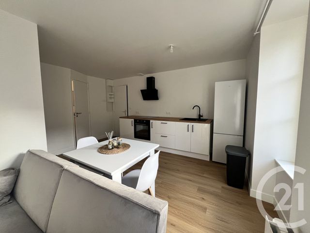 Appartement F1 bis à louer - 2 pièces - 30.04 m2 - FOUGERES - 35 - BRETAGNE - Century 21 Gambetta