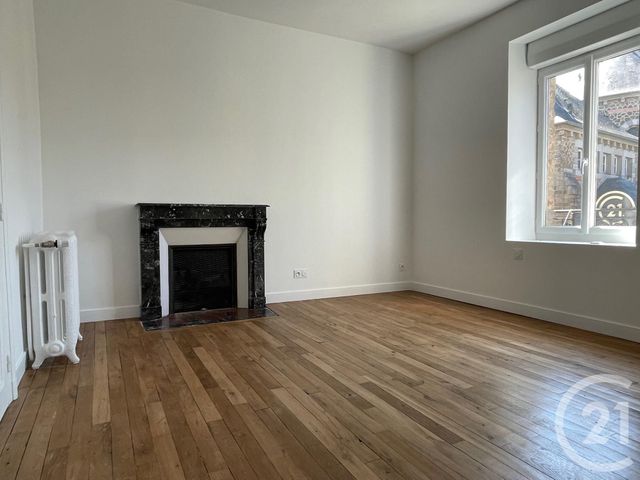 maison à vendre - 9 pièces - 149.99 m2 - FOUGERES - 35 - BRETAGNE - Century 21 Gambetta