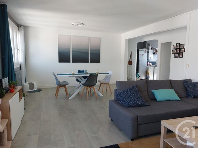 Appartement T3 à vendre - 3 pièces - 76.47 m2 - FOUGERES - 35 - BRETAGNE - Century 21 Gambetta