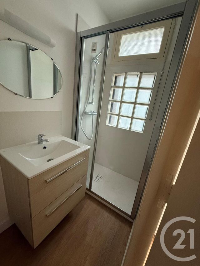 Appartement T3 à vendre - 3 pièces - 50.85 m2 - FOUGERES - 35 - BRETAGNE - Century 21 Gambetta