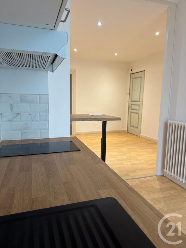 Appartement T3 à vendre - 3 pièces - 50.85 m2 - FOUGERES - 35 - BRETAGNE - Century 21 Gambetta