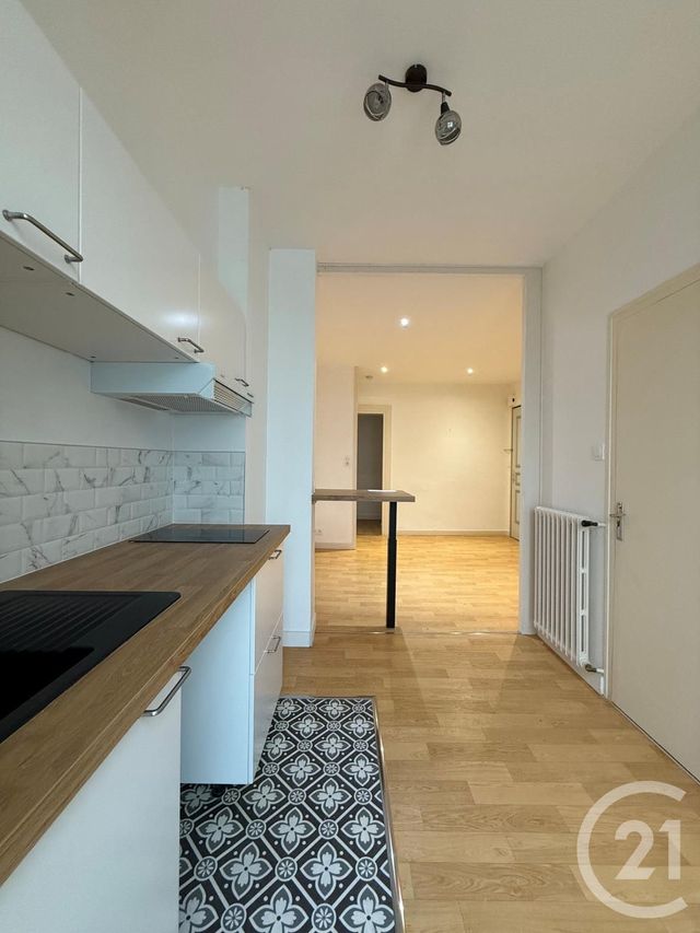 Appartement T3 à vendre - 3 pièces - 50.85 m2 - FOUGERES - 35 - BRETAGNE - Century 21 Gambetta