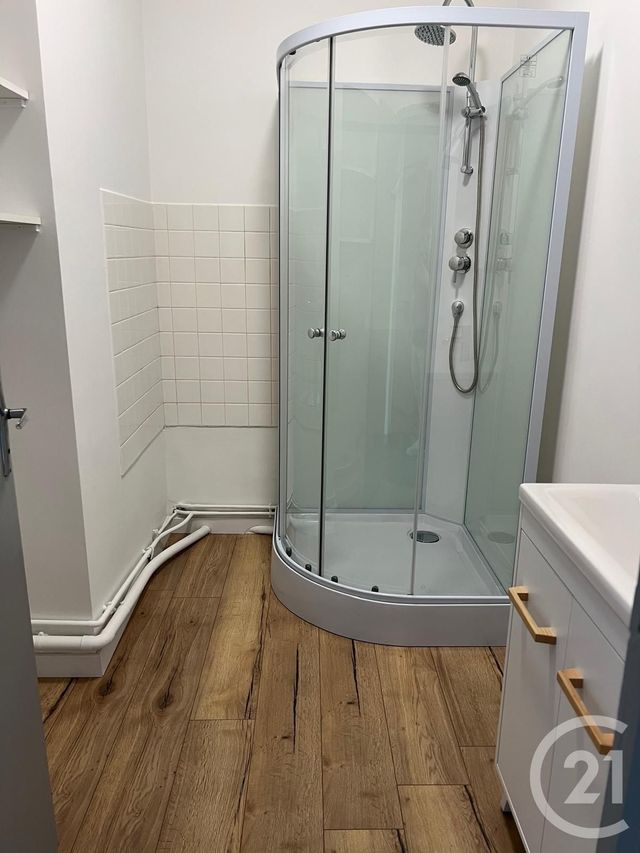Appartement à louer - 2 pièces - 35.0 m2 - FOUGERES - 35 - BRETAGNE - Century 21 Gambetta