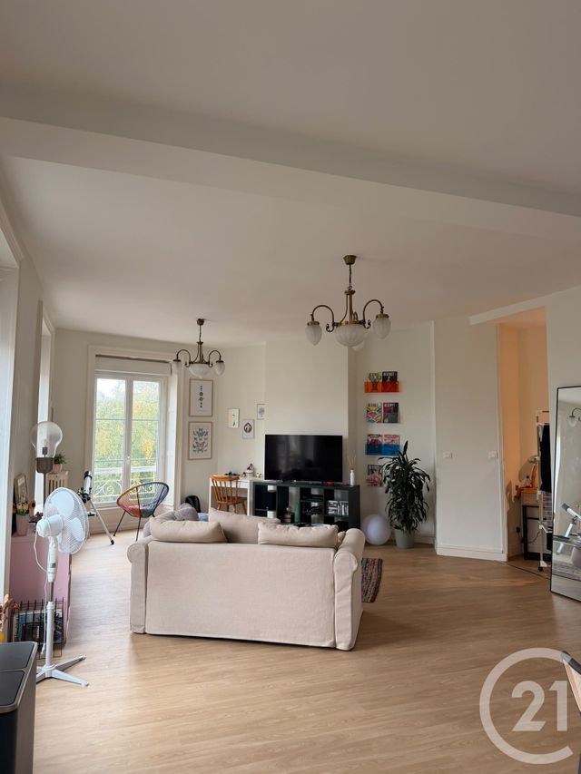 Appartement à louer - 3 pièces - 96.1 m2 - FOUGERES - 35 - BRETAGNE - Century 21 Gambetta