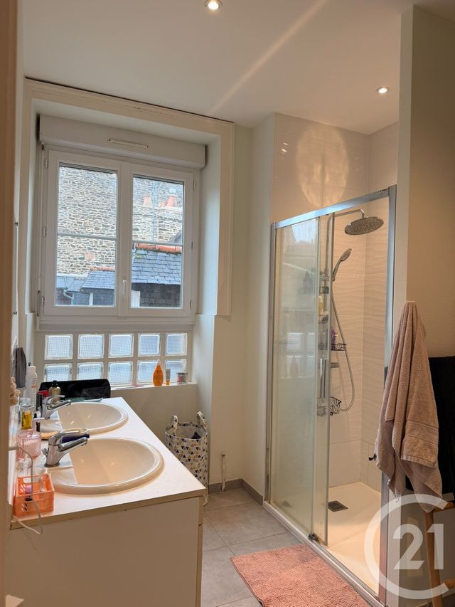 Appartement à louer - 3 pièces - 96.1 m2 - FOUGERES - 35 - BRETAGNE - Century 21 Gambetta