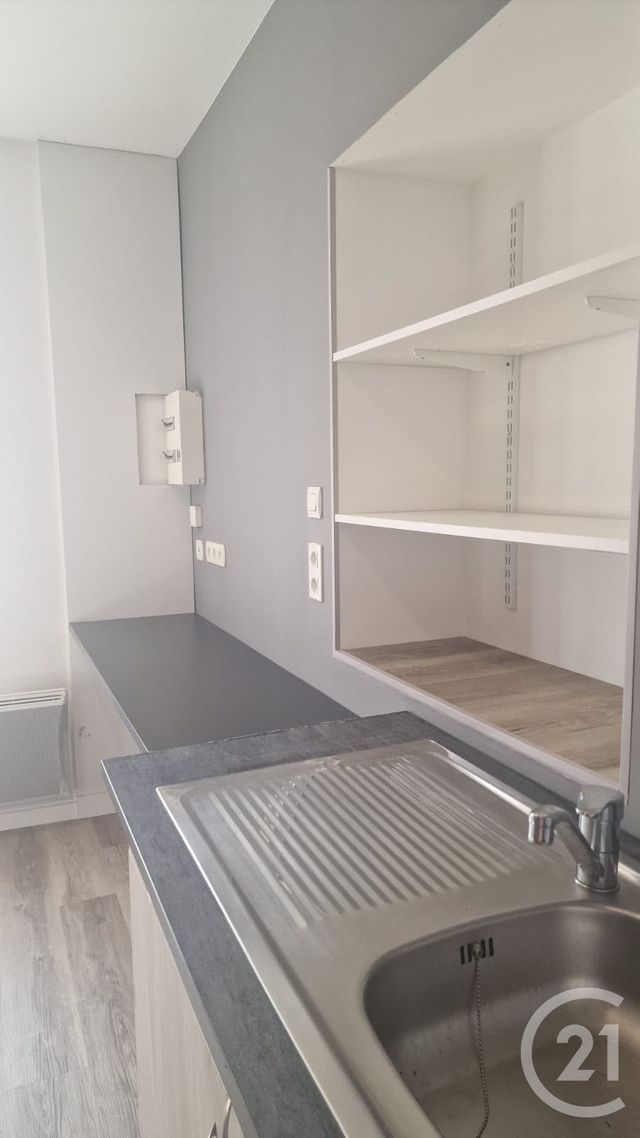 Appartement T1 à vendre - 2 pièces - 48.92 m2 - FOUGERES - 35 - BRETAGNE - Century 21 Gambetta