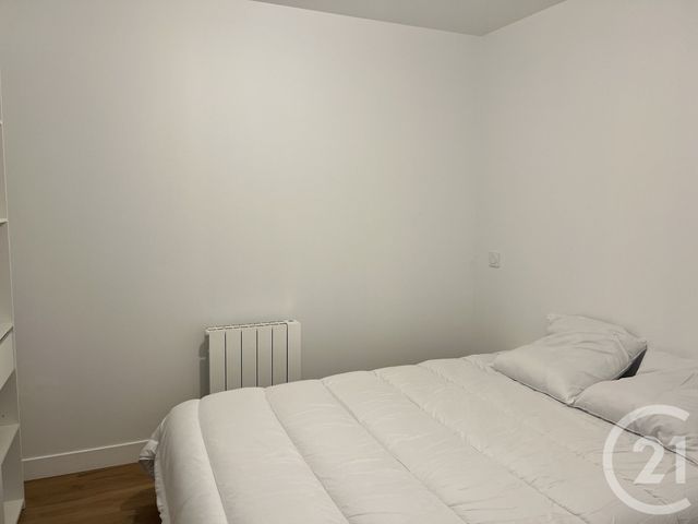 Appartement F1 bis à louer - 2 pièces - 30.04 m2 - FOUGERES - 35 - BRETAGNE - Century 21 Gambetta