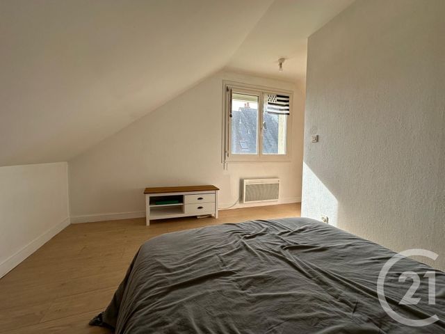 maison à vendre - 7 pièces - 150.86 m2 - FOUGERES - 35 - BRETAGNE - Century 21 Gambetta